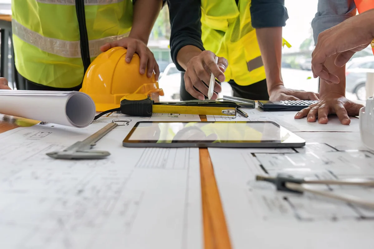 Industries / Consultants